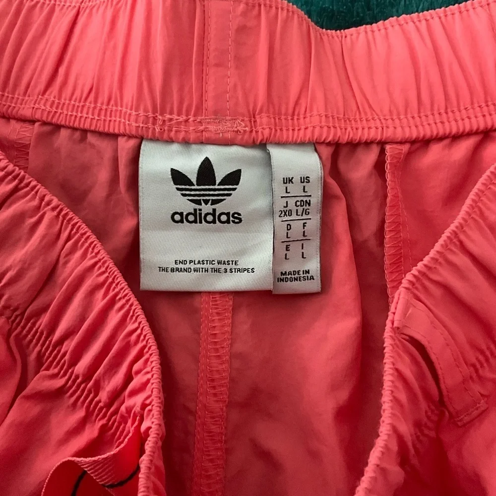 adidas Originals Men’s Adventure Cargo Shorts - Large
